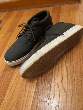 American Eagle Outfitters Men's Dark Grey Black shoes with White Sole